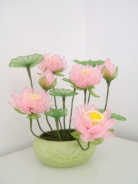 Nylon Crafts, Simple Craft Ideas, Lotus Plant, Art Hobby, Nylon Flowers, Flower Socks, Pinterest Crafts, Lotus Art, Simple Craft