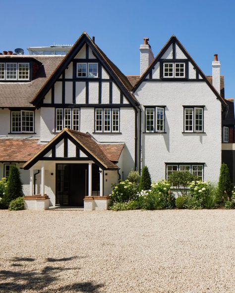 British practice Ström Architects has updated a period property in Surrey, England. British Flat Exterior, Welsh Farmhouse Exterior, Typical British House, Welsh Architecture, Alfriston England, Typical British, Terracotta Roof Tiles, Building Extension, Terracotta Roof