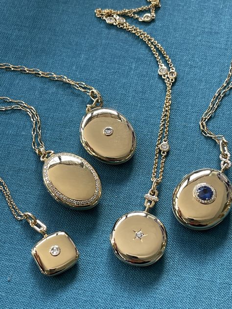 Cool Locket Necklace, Matching Lockets, Lockets Necklace, Ring Locket, Vintage Locket Necklace, Locket Ideas, Unique Locket, Locket Necklaces, Locket Jewelry