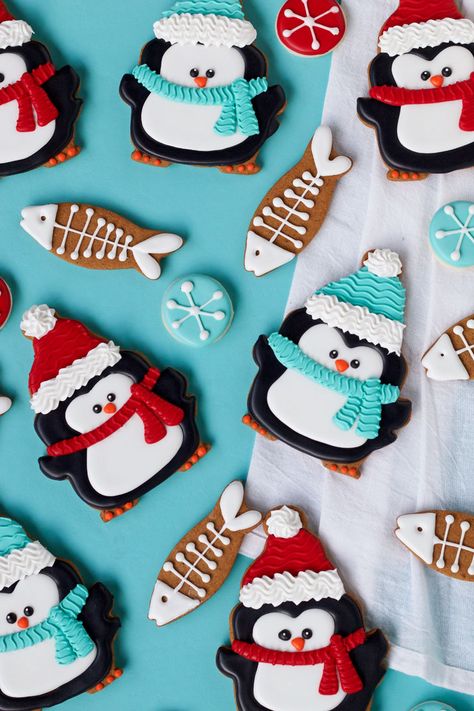 Enjoy these simple penguin cookies all winter long. These adorable delicious sugar cookies decorated with royal icing are sure to please your guests. Decorated Christmas Cookies, Penguin Cookies, Halloween Cookies Decorated, Yummy Sugar Cookies, Winter Cookie, Royal Icing Decorations, Xmas Cookies, Fancy Cookies, Christmas Sugar Cookies