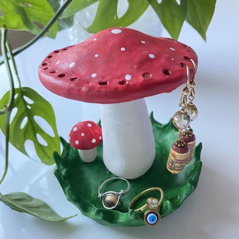 Clay Mushroom Earring Holder, Mushroom Earring Holder, Indie Room Ideas, Mushroom Earring, Clay Mushroom, Little Hat, Homemade Clay, Mushroom Jewelry, Tanah Liat