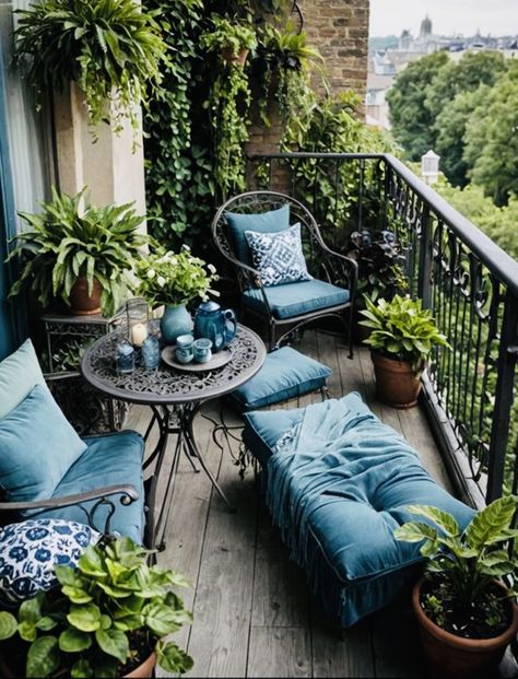 Balcony Planting Ideas, Balcony Garden Decor Ideas, Apartment Porch Decor, Terrace Plants, Design Per Patio, Balkon Decor, Small Balcony Garden, Balkon Design, Small Patio Garden