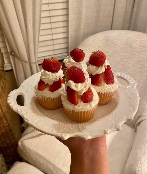 #baking #recipe #heart #loveyourself #strawberry #strawberrycake #strawberryshortcake #cookies #cooking #healthy Strawberry Cupcakes Aesthetic, Rose Core, Strawberry Shortcake Cupcakes, Strawberry Stuff, Strawberry Shortcake Cupcake, Higher Art, Strawberry Girl, Coquette Core, Strawberry Muffins