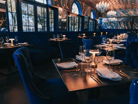 15 of Houston’s Most Stunning Restaurants Fancy Restaurant In Houston, Best Restaurants In Houston Texas, Houston Restaurants Top 10, Dinner Date Ideas, Houston Bars, Restaurants Near Me, Houston Eats, Texas Restaurant, Texas Barbecue