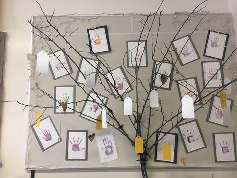 Class Hope Tree 1 tag for each student, hopes for the student for the year  #ReggioEmilia #reggioinspired #reggio Reggio Name Tags, Hope Tree, Reggio Inspired, Classroom Displays, Reggio Emilia, Preschool Fun, Front Room, The Year, Back To School