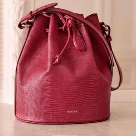 Sezane Farrow Bag (Embossed peony) Bucket Bags Outfit, Tomboy Shirts, French Clothing Brands, Bag Women Fashion, Bucket Bags, Warm Weather Outfits, French Girls, Look After Yourself, French Brands