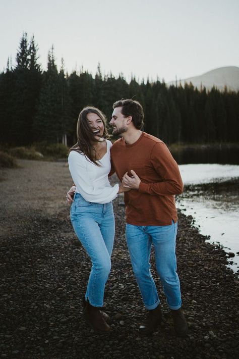 White Top Engagement Photos, Blouse For Engagement, Casual Engagement Pictures Outfits Jeans, Jeans Engagement Photos Outfit, Engagement Photos Jeans, Boyfriend Girlfriend Pictures, Casual Engagement Photos, Engagement Picture Outfits, Colorado Denver