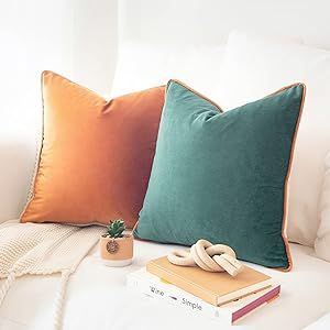 Green Velvet Pillow, Condo Living Room, Trendy Pillow, Monteverde, Block Style, Velvet Color, Velvet Throw, Velvet Pillow Covers, Velvet Throw Pillows