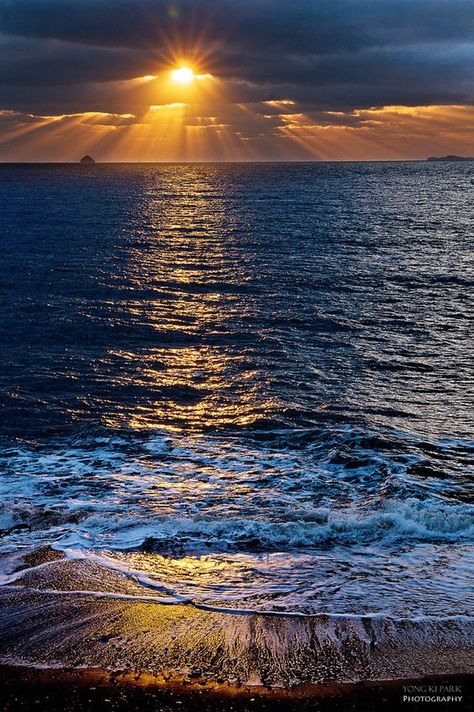 Sea Photography To Bring You Closer To The Wondrous World Of Oceans - Bored Art Sea Photography, Amazing Sunsets, Beautiful Sunrise, Sea And Ocean, Beautiful Sky, Beautiful Sunset, Amazing Nature, Nature Pictures, Nature Photos