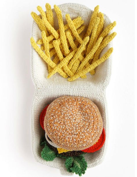 Crochet French Fries, Crochet Mcdonalds, Crochet Burger, Jellied Eels, Crocheted Food, Art Au Crochet, Food Crochet, Burger Fries, Crochet Geek