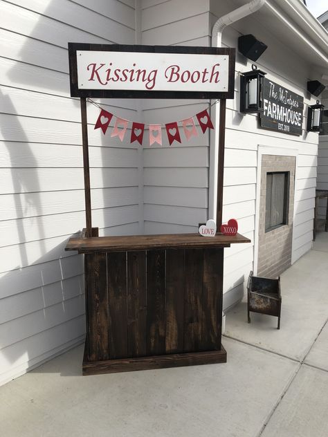 Wedding Kissing Booth, Jail Booth Ideas, Jail Booth, Diy Kissing Booth, Photobooth Frame Diy, Booth Drawing, Valentines Photo Booth, Valentines Window Display, Valentine Boxes For School