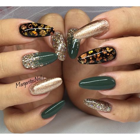 @pelikh_ MargaritasNailz Green And Rose Gold Nails, Nails Emerald, Rose Gold Nail Art, Shiny Nails Designs, Nails Rose, Dark Green Nails, Gold Nail Art, Nails Green, Vibrant Nails