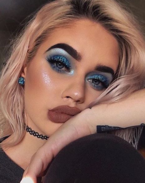 Blue eyeshadow lids are among the top makeup trends for 2017! Maquillage On Fleek, Smink Inspiration, Makijaż Smokey Eye, Top Makeup Products, Blue Eyeshadow, Blue Makeup, Blue Eye, Glitter Makeup, Makeup Goals