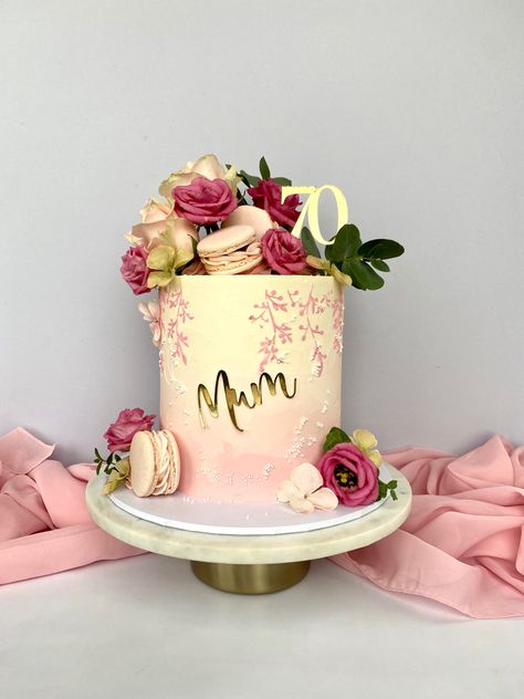 Cake For Elderly Lady, Old Person Birthday Cake, 80th Birthday Cake For Grandma, 60th Birthday Cake For Ladies, 70th Birthday Cake Ideas, 70th Birthday Cake For Women, Birthday Cake For Mum, 50th Birthday Cake For Women, Birthday Cake For Women Elegant