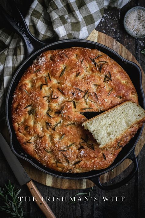 Cast Iron Focaccia Bread, Skillet Bread Cast Iron, Cast Iron Skillet Dinner, Pumpkin Focaccia, Rosemary Foccacia, Wife Recipes, Rosemary Focaccia Bread, Bread Photography, Cast Iron Bread