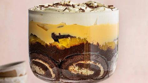 Prue Leith's dark chocolate and orange trifle Chocolate Orange Trifle, Koue Nageregte, Orange Trifle Recipes, Orange Trifle, British Bake Off Recipes, Puzzle Food, Prue Leith, Bake Off Recipes, Chocolate And Orange