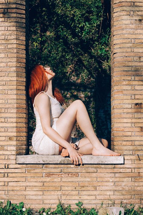 Model: Verdiana Meneghini Sitting On A Ledge, I Love Redheads, Ginger Women, Summer Painting, Fashion Gowns, Redhead Beauty, Spring Fever, Evening Dress Fashion, First Humans