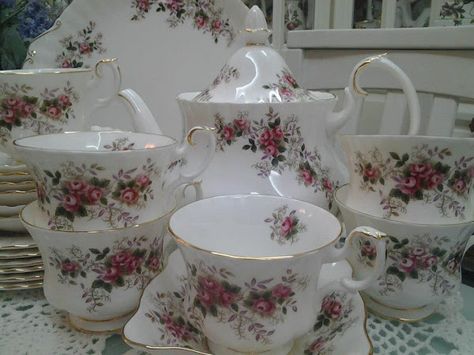 Royal Albert Lavender Roses Tea Set Tea Cup Collection, Royal Albert China, Table Ware, Pretty China, Glass Tea Cups, China Tea Sets, Tea Plates, Chocolate Tea, Lavender Roses