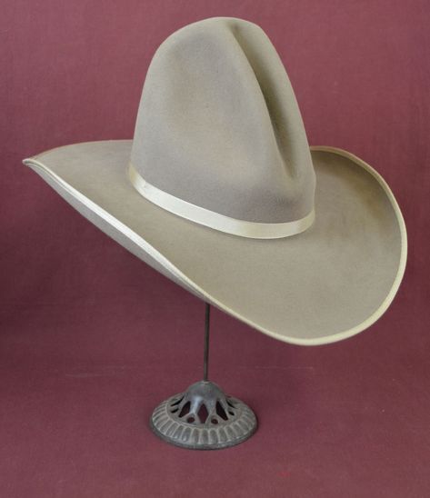 Bill Dade - Hat Style Cowboys Hats, Cowboy Hat Styles, Texas Hat, Custom Cowboy Hats, Cowboy Hat Bands, American Hat, Country Things, Mens Hats Fashion, Mens Hats