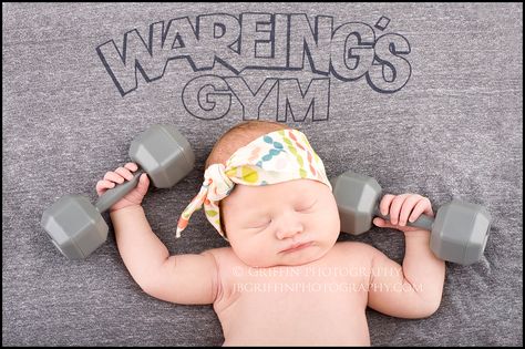 So cute! Crossfit Photoshoot, Newborn Photographer Studio, Birth Pictures, Maternity Picture, Photographer Studio, Baby Boy Pictures, Baby Pic, Baby Shoot, Sports Baby