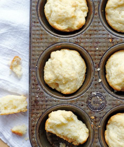 Leftover Cream Cheese, Cheese Biscuit Recipe, Cream Cheese Biscuits, Cheesy Biscuits, Sour Cream Biscuits, Easy Homemade Biscuits, Cheese Biscuit, Hors Doeuvres, Homemade Biscuits Recipe