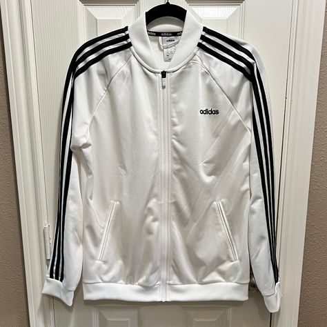 Adidas White Track Jacket W/Black Stripes. Zips Up And Has Pockets Size Large Material: 100% Polyester *Bnwot - Perfect Condition - Never Worn* Adidas Casual, Shorts Outfits Women, Adidas Fashion, Adidas Jackets, Y2k Outfits, Adidas White, Striped Jacket, Swaggy Outfits, Sporty Outfits