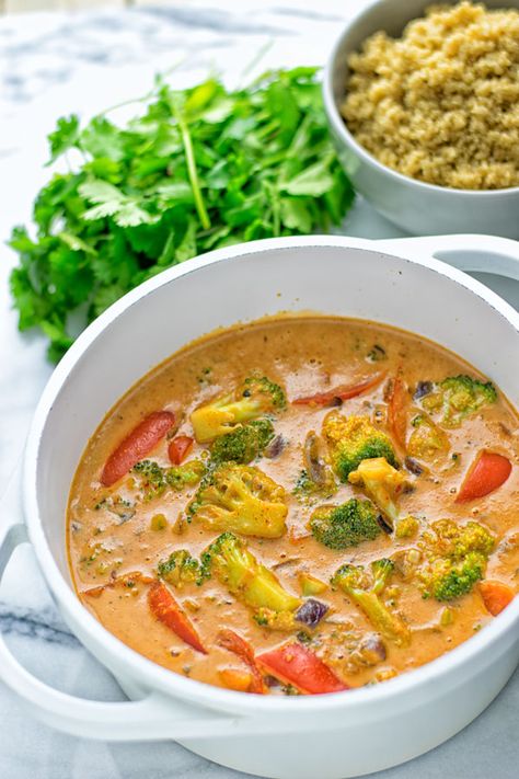 Cashew Curry Broccoli Stir Fry | #vegan #glutenfree #contentednesscooking Curry Broccoli, Curry Veggies, Contentedness Cooking, Breakfast Bowl Vegan, Broccoli Curry, Cashew Curry, Gluten Free Breakfast, Quinoa Breakfast, Broccoli Stir Fry