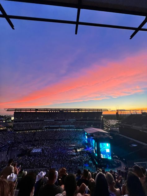 luke combs concert after major thunder storm in philly Luke Combs Aesthetic, Luke Combs Concert, Thunder Storm, Country Music Concerts, Luke Combs, Music Concerts, Concert Aesthetic, 2025 Vision, 2024 Vision