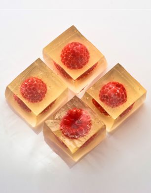 Champagne & Raspberry Jelly | StyleNest Recipes With Champagne, Champagne Jello, Cake Icing Tips, Champagne Jelly, Tea Jelly, Champagne Recipe, Flavored Ice Cubes, Raspberry Jelly, Jelly Shots