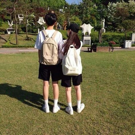 Male And Female Best Friends, Female Bestie, Korean Ulzzang, Emotional Photography, Ulzzang Couple, Matching Couple Outfits, Korean Couple, Female Friends