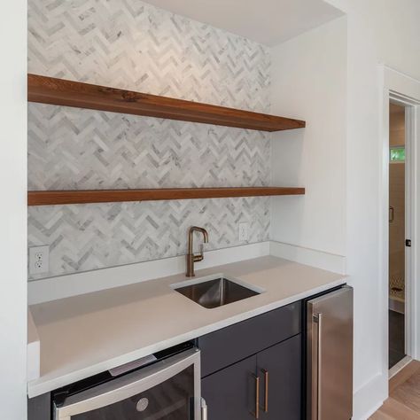 75 Wet Bar Ideas You'll Love - May, 2022 | Houzz Wet Bar Backsplash, Basement Wet Bar Ideas, Wet Bar Ideas, Bar Renovation, Basement Wet Bar, Modern Basement, Mosaic Tile Backsplash, Home Bars, Bar Designs