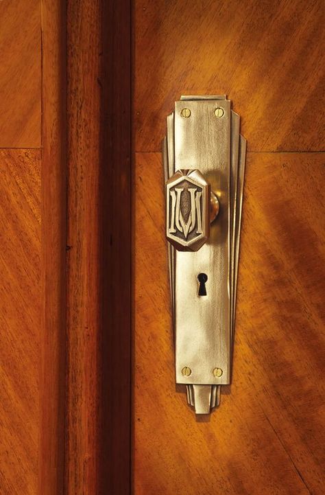 Original Art Deco door handle - Manchester Unity Building, Melbourne.   Strong geometric lines feature within this simple, elegant Art Deco design.: Art Deco Door Handles, Streamline Art, Art Deco Door, Art Deco Inspiration, Deco Bathroom, Art Deco Buildings, Art Deco Architecture, Deco Furniture, Art Deco Furniture