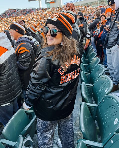 My first NFL game 🐅🏈 @bengals @homage @nfl I completely understand why being in person at a game is AMAZING! 🏟️ The atmosphere of being at the @paycorstadium is unlike anything else & I LOVE my team @bengals & the bengals fanbase is unlike any other! 🫶🏼 @homage and the @bengals hooked Jake & I up with some awesome new gear for the game today & they are currently running deals so snag your favorite NFL or college team gear while it’s on sale! 🏈 #nfl #nflgameday #gamedayoutfit #homage #ben... Nfl Wife Aesthetic, Nfl Wives, Nfl Football Games, Nfl Games, Team Gear, Game Pictures, College Team, Gameday Outfit, 2025 Vision