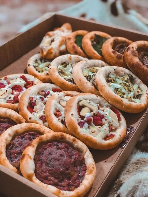 Graduation Party Appetizers, Appetizers For A Party, Healthy Prepared Meals, Pizza Food Truck, Best Starters, Food Cart Design, Party Appetizers, Healthy Food Motivation, Food Plating