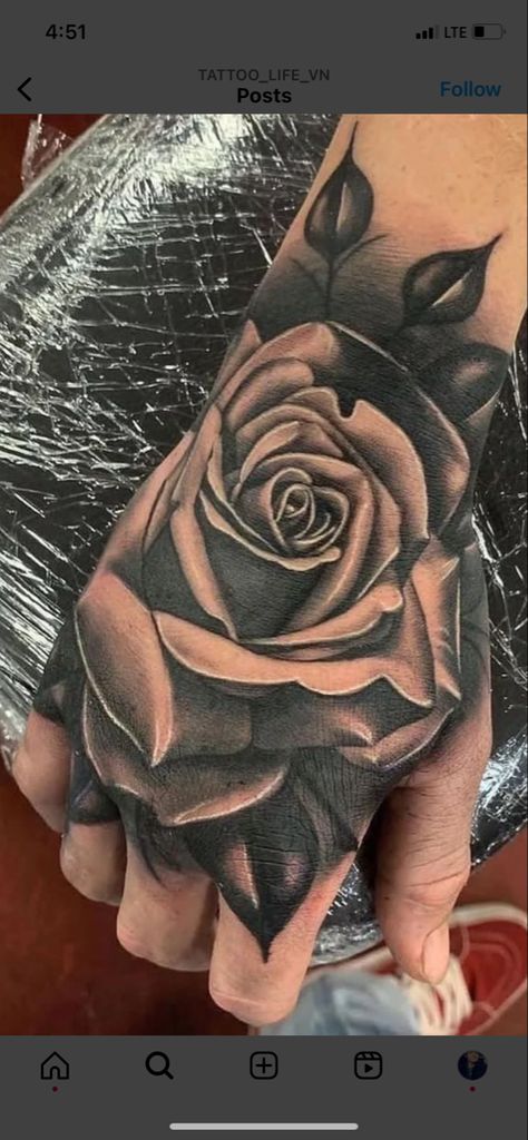 Rosen Tattoo Mann, Hand Tattoo Cover Up, Strong Tattoos, Full Hand Tattoo, Tato Dada, Skull Hand Tattoo, Rose Hand Tattoo, Mouse Tattoos, Rose Tattoos For Men