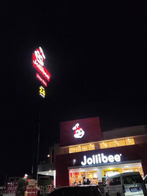 Jollibee Picture, Jollibee Date, Jollibee Prank Picture, Jollibee Aesthetic, Jollibee Food, Earth Live Wallpaper, Mcdonald's Aesthetic, Pranks Pictures, Boyfriend Pranks