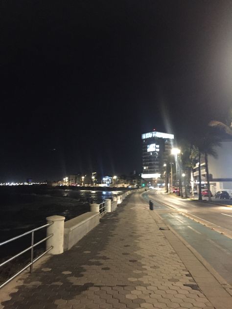 Malecon mazatlan de noche Mexico Pics, Beautiful Night Sky, Beach At Night, Tumblr Pics, Fake Pictures, Cozumel, Travel Aesthetic, Cancun, Life Is Beautiful