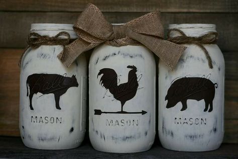 Farmyard animals! ขวดโหล Mason Jar, Deco Champetre, Diy Hanging Shelves, Mason Jar Projects, Jar Art, Jar Decor, Diy Jar Crafts, Wine Bottle Diy Crafts, Mason Jar Crafts Diy