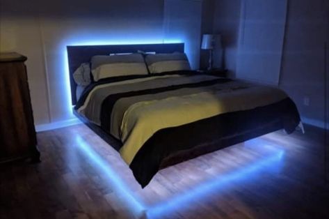 Diy Floating Bed, Diy Seng, Floating Bed Diy, Floating Platform Bed, Beautiful Bed Designs, Ideas Cuarto, Bed Frame Plans, Simple Bed Designs, Floating Bed Frame