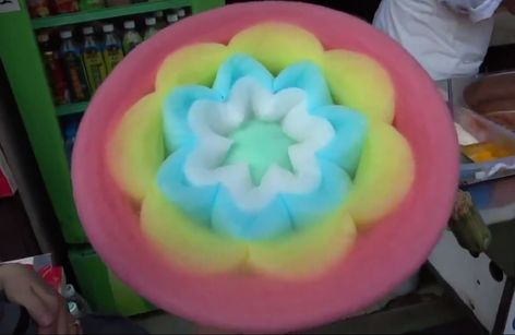 Cotton Candy Flower, Cotton Candy Art, Candy Videos, Candy Stand, Cotton Candy Flavoring, Carnival Food, Baby Pugs, Candy Flowers, Fairy Floss