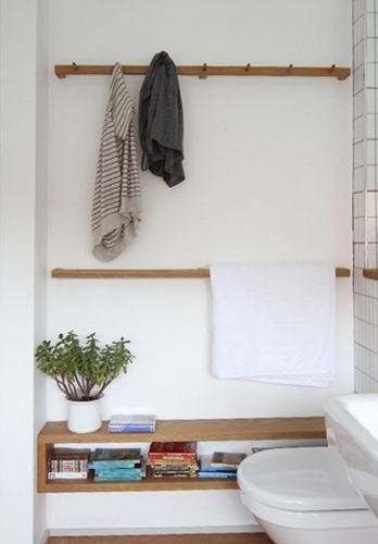 Love the book shelf and peg rail to hang clothes (hate clothes on floor).  But I would totally paint that wall a bright color. Wooden Towel Rail, Shaker Peg Rail, Shaker Pegs, Bad Inspiration, Dining Areas, Diy Interior, Bathroom Renos, Laundry In Bathroom, Room Interior Design