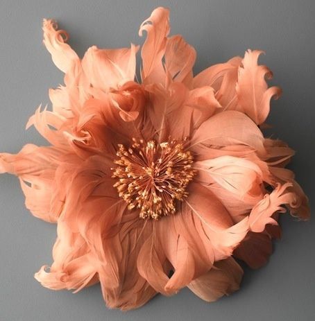 Fleurs Diy, Shades Of Peach, Feather Crafts, Feather Flower, Feather Art, Deco Floral, Leather Flowers, Orange Flower, Flower Tutorial