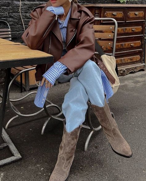 Shooting Pose, Botas Western, California Outfits, Cowboy Outfits, Cute Fall Outfits, Chic Outfit, Mode Inspo, 가을 패션, Autumn Outfit