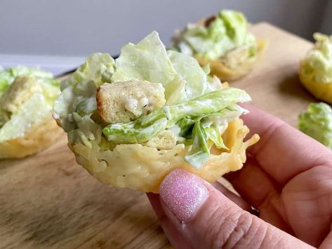 Try Parmesan Caesar salad cups recipe, and find more inspiration like this on Whisk. 39 members have saved this recipe to their recipe box. Parmesan Ceaser Salad Cups, Caesar Salad Parmesan Cups, Caesar Salad Cups, Healthy Picnic Foods, Salad Cups, Cold Finger Foods, Salad Kit, Side Salads, Sides Dishes