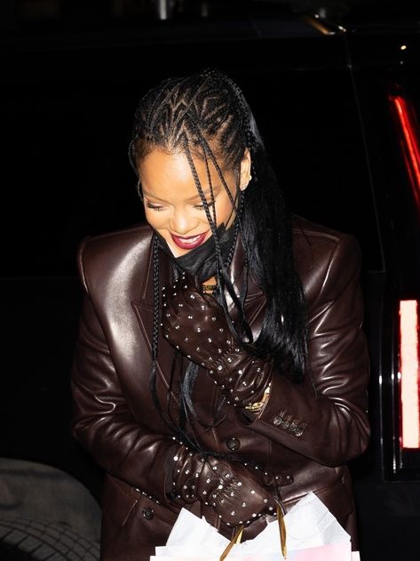 Rihanna Cornrows, Rihanna Braids Hairstyles, Rihanna Braids, Rhianna Hairstyles, Cornrows With Extensions, Expression Braids, Mika Schneider, Bday Hair, Rihanna Fenty Beauty