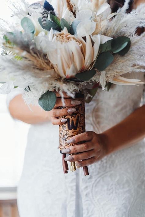 Leather Bouquet Wrap, Fall Western Wedding, Wedding Bouquet Wrap, Wedding Feathers, Custom Bouquet, Feather Wedding, Bouquet Wrap, Pics Ideas, Western Wedding