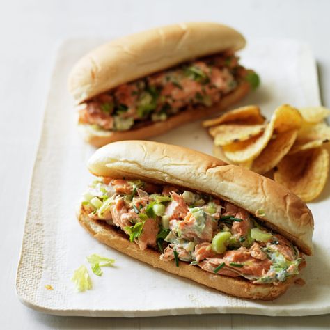 Salmon Sandwich Recipes, Salmon Sandwiches, Salmon Snack, Best Superbowl Food, Salmon Sandwich, Salad Rolls, Salmon Steak, Salmon Salad, Burgers Sandwiches