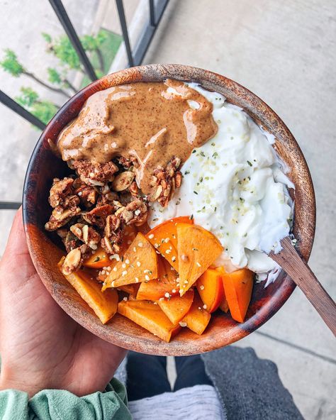 Persimmon Yogurt Bowl, Vanilla Almond Granola, Purely Elizabeth, Almond Granola, Yogurt And Granola, Yogurt Bowl, Nutritious Breakfast, Food Inspo, Vegetarian Recipes Healthy