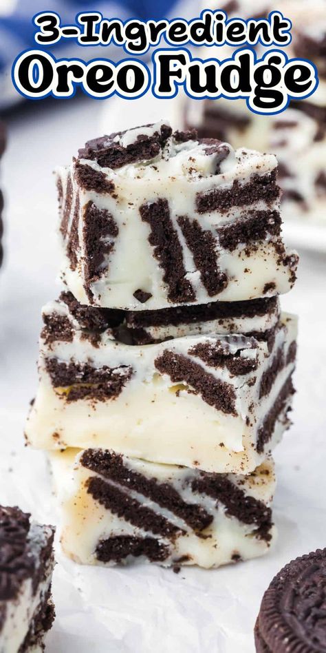 An easy 3 ingredient oreo fudge recipe made with chunks of oreo cookies in creamy white chocolate fudge. Full of sweet cookies and cream flavor! #Fudge #OreoCookies Fudge Recipes Oreo, Cookies And Cream Fudge 3 Ingredient, White Chocolate Oreo Fudge, 3 Ingredient Oreo Fudge, White Christmas Fudge, Oreo Baking Recipes, Cookies And Cream Dessert Recipes, Oreo Fudge Recipe Condensed Milk, Recipes Using Oreos