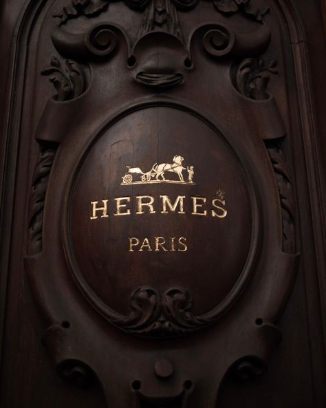 When one thinks of Hermès, one thinks of the iconic Birkin bags, belts, scarves, and ties. However, sometimes it's best to read the full name to get the full picture, what a concept. 'Sellier,' the French term for saddler, represents Hermès' true mastery. Arguably, it is in saddle making that Hermès excels best. Through an extensive bespoke service, the maison continues to produce saddles of the highest quality. The perpetual demand for both vintage and antique saddles speaks volumes about He... Hermes Advertising, Hermes Packaging, Brown Branding, Saddle Making, Albus Severus Potter, Birkin Bags, Hermes Vintage, Dressage Saddle, Full Name